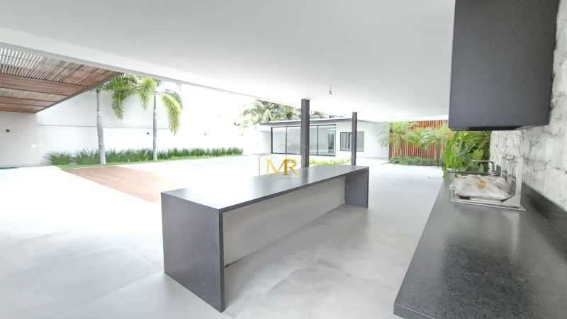 Triplex house with 6 en-suite bedrooms and 9 bathrooms — photo 2
