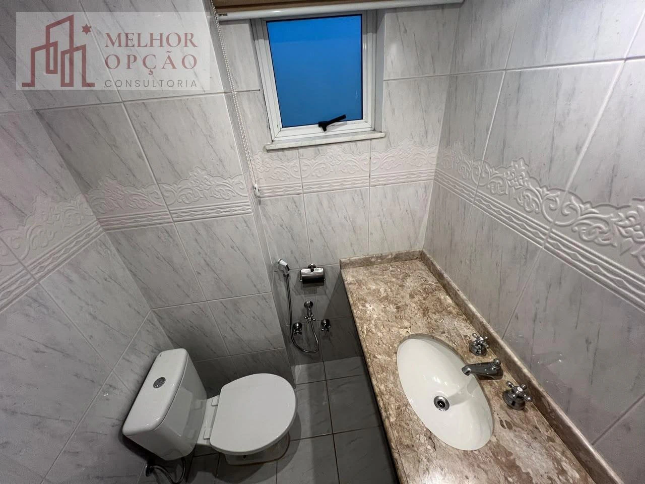 Будинок 650 м² з гардеробною та балконом із грилем — photo 20