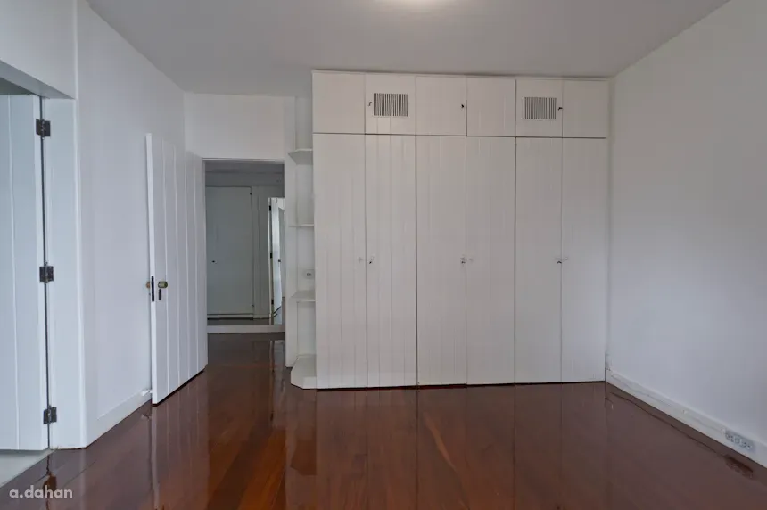 Unfurnished apartment with 4 bedrooms and 5 bathrooms — photo 22