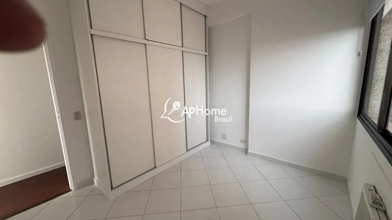 Apartment with 4 bedrooms and a glassed-in balcony — photo 12