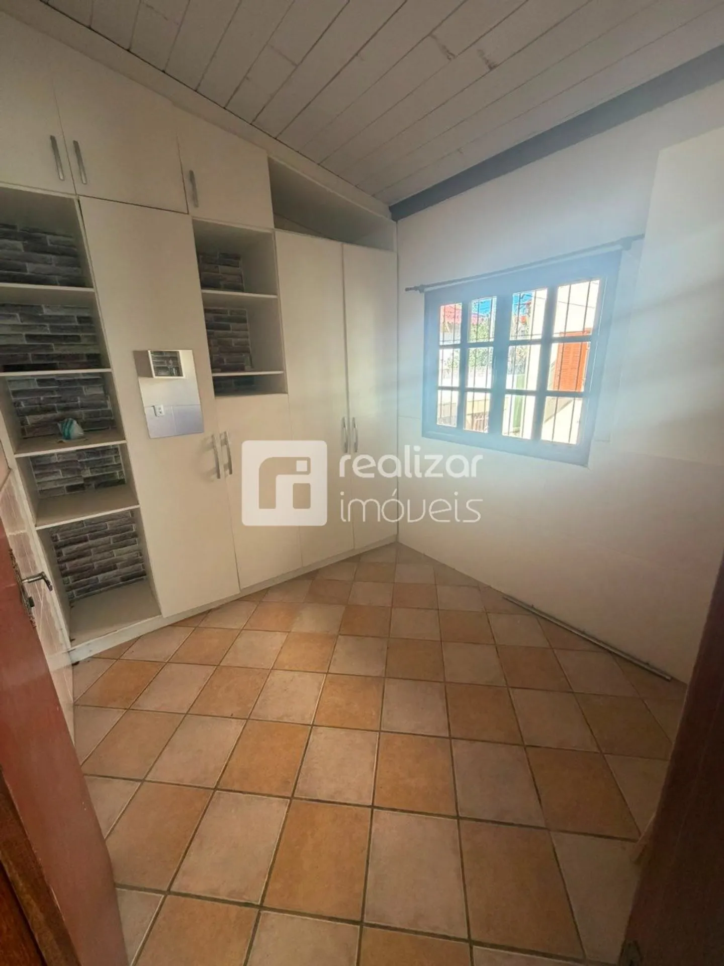 House with 5 bedrooms and a private garden — photo 15