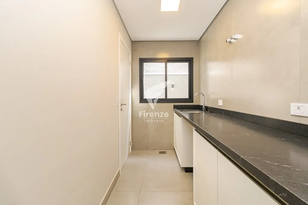 Furnished house with 4 bedrooms and 320 m² — photo 88