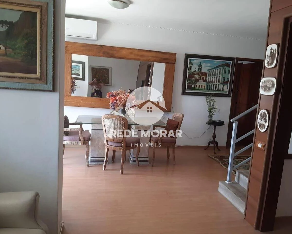 4-bedroom apartment with a glass-enclosed balcony — photo 26