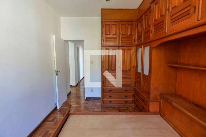 Walk-in closet in a 3-bedroom apartment, 90 m² — photo 30