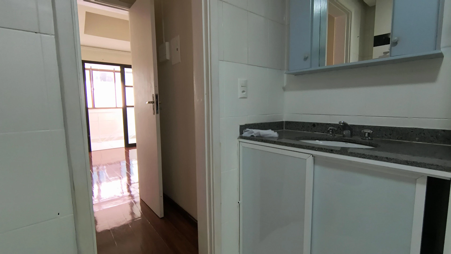 Apartment with 3 en-suite bedrooms and 5 baths, 2 parking — photo 27