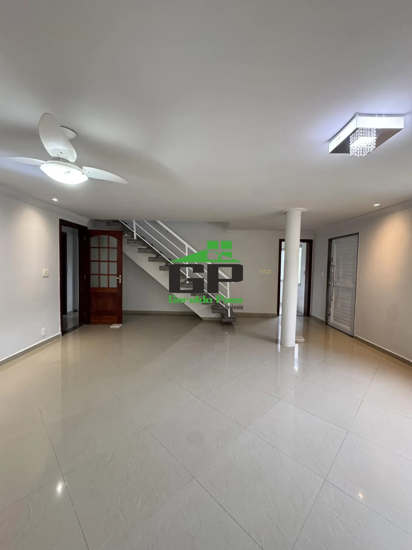 Casa com 5 quartos e 5 banheiros, cozinha fechada — photo 5