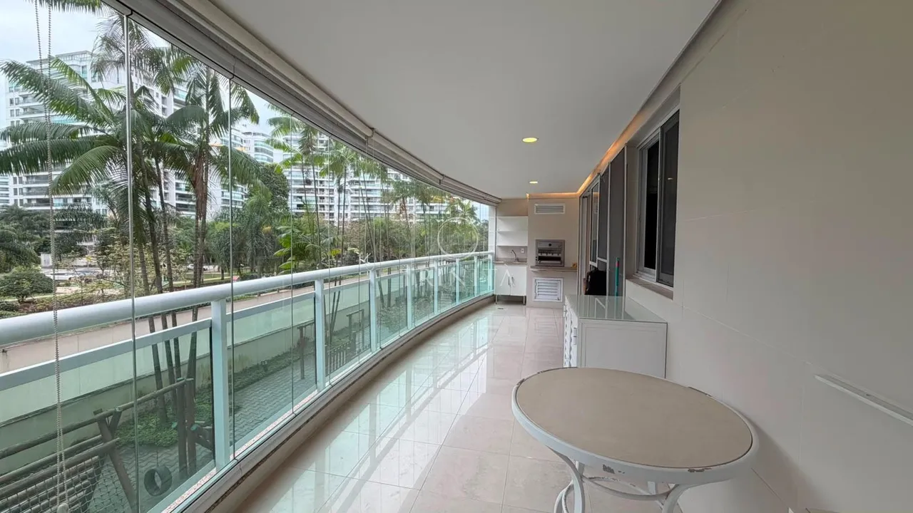 Furnished 2-bedroom apartment with closed balcony — photo 3