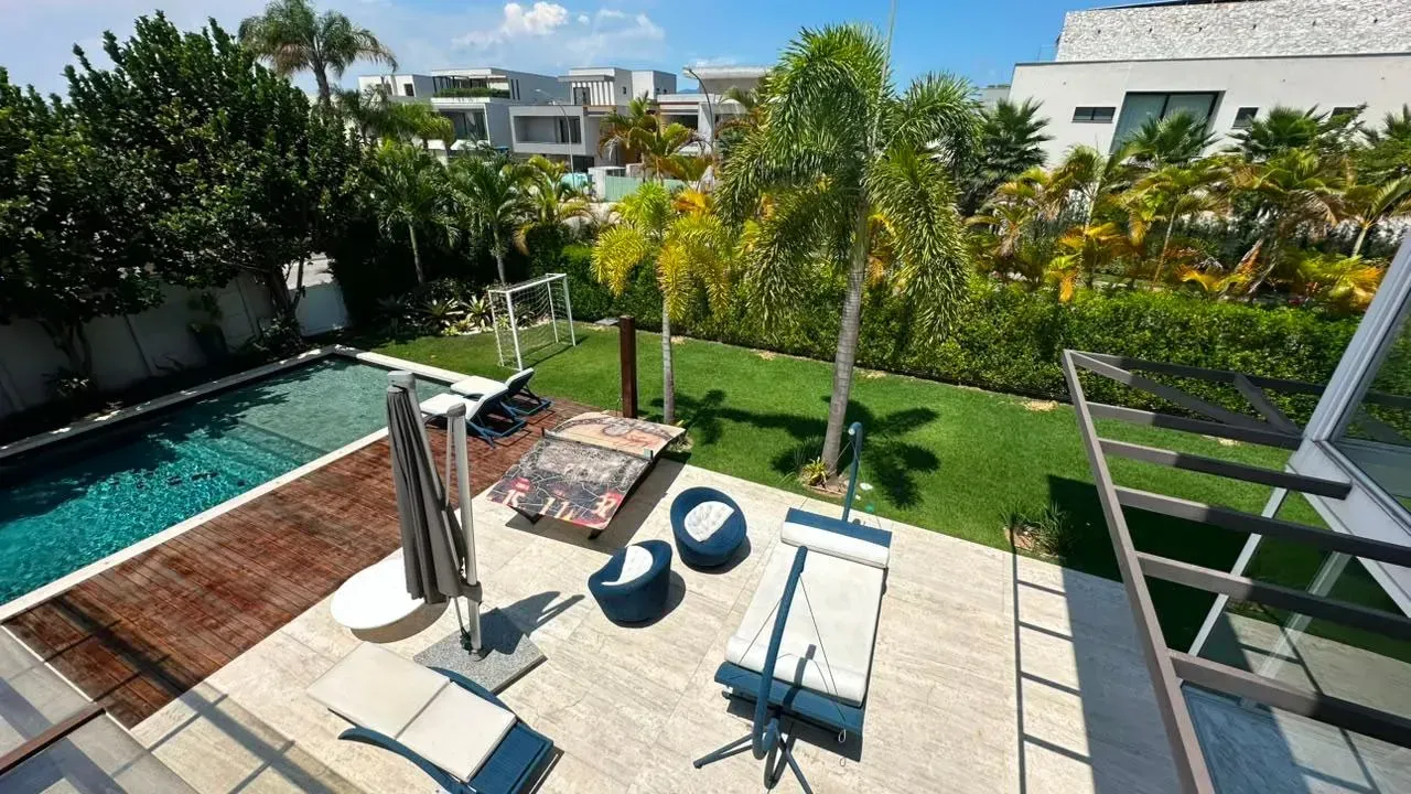 Casa com 5 quartos e 5 banheiros, com cozinha integrada — photo 7