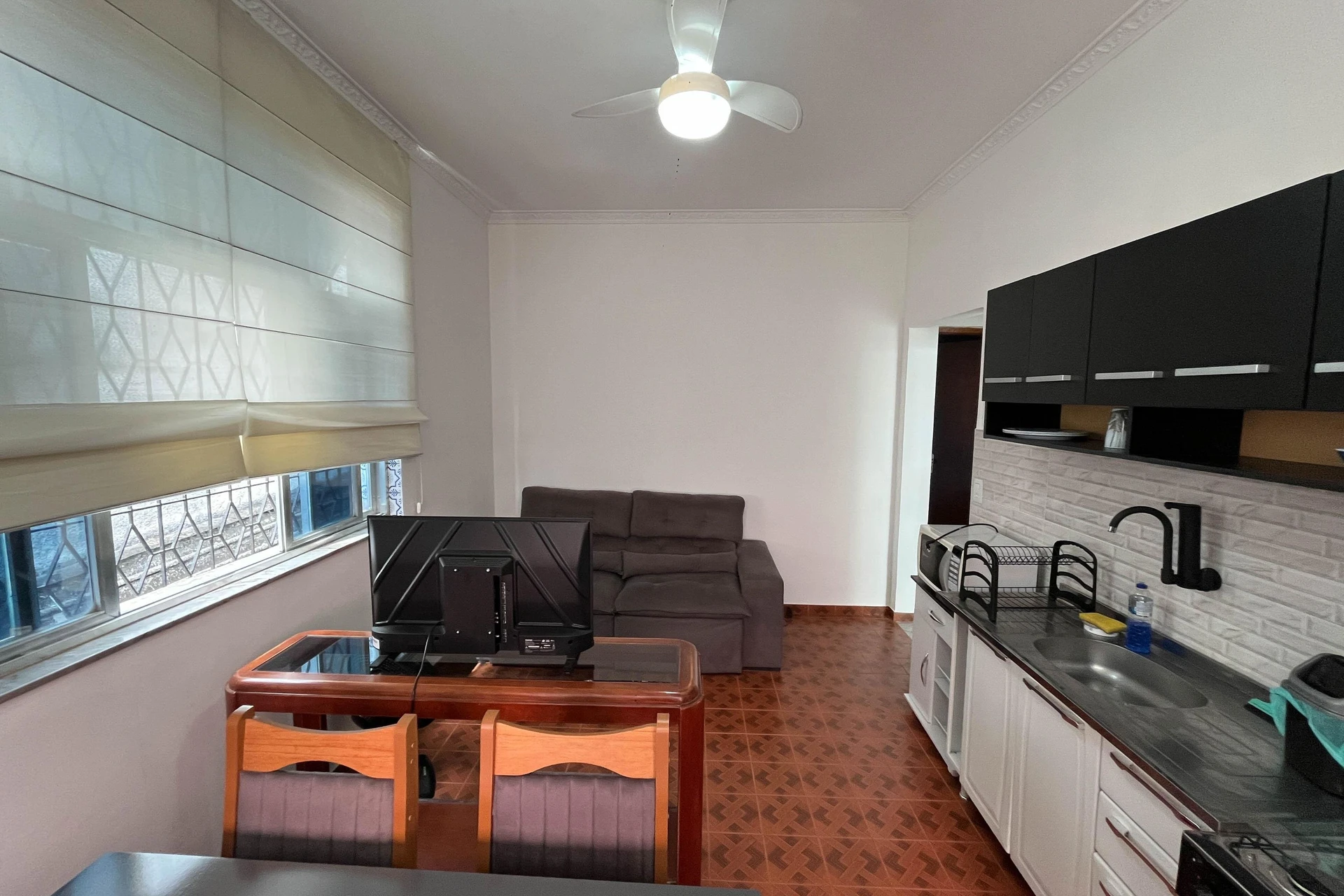 Furnished 1-bedroom apartment that allows pets — photo 9