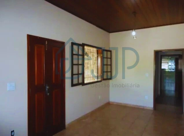 House with 4 bedrooms and parking for up to 6 cars — photo 11