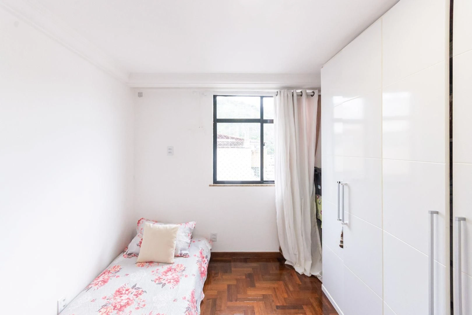 4-bedroom apartment with a mountain view in Rio de Janeiro — photo 50