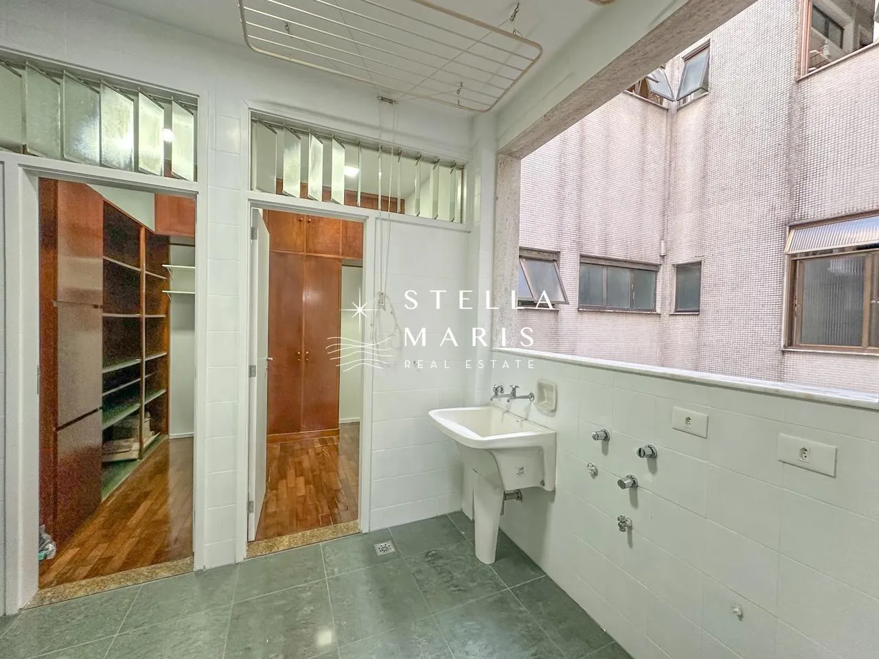 Apartment with 4 bedrooms, 4 bathrooms and a balcony — photo 29