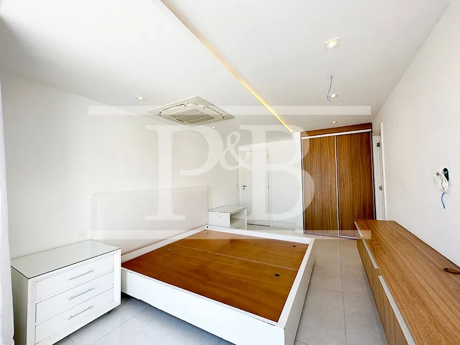 4-bedroom apartment with an enclosed glass balcony — photo 6