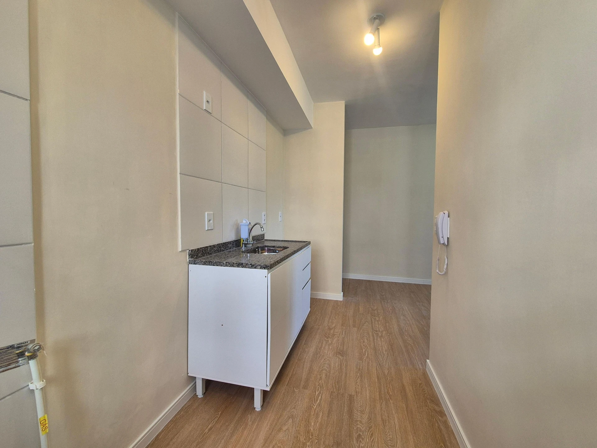 Apartamento com 3 quartos, 2 banheiros e varanda — photo 26