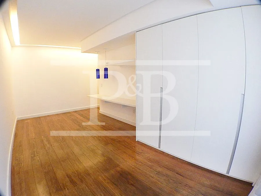 4-bedroom apartment with glassed-in balcony — photo 29