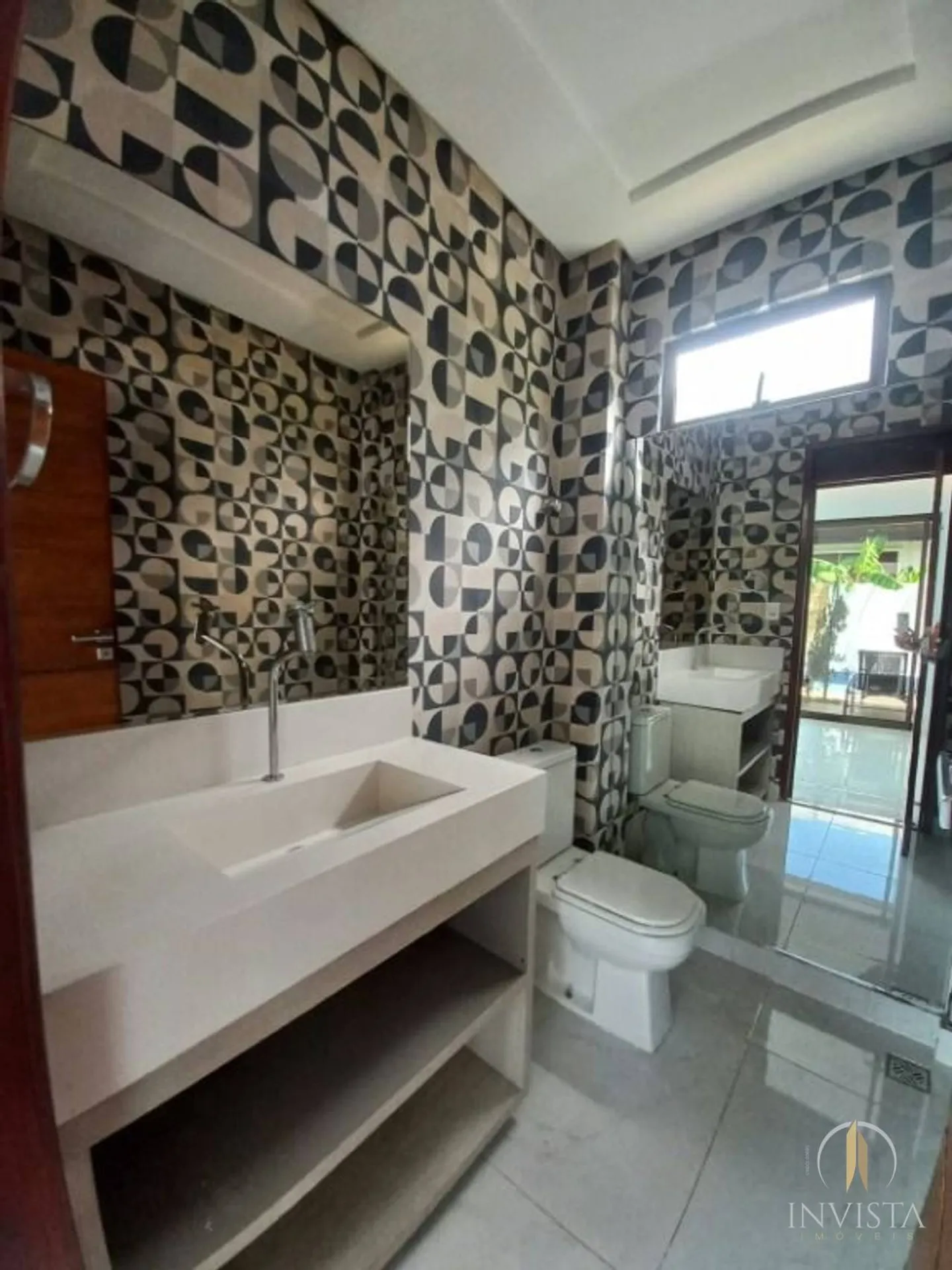 Furnished house, 481 m², with floor-to-ceiling windows — photo 2