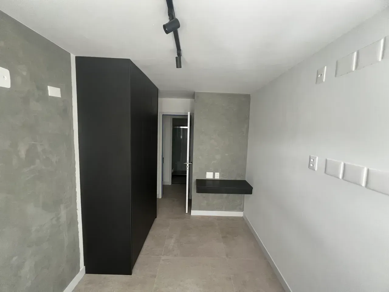 1-bedroom apartment with open-plan gas kitchen — photo 4