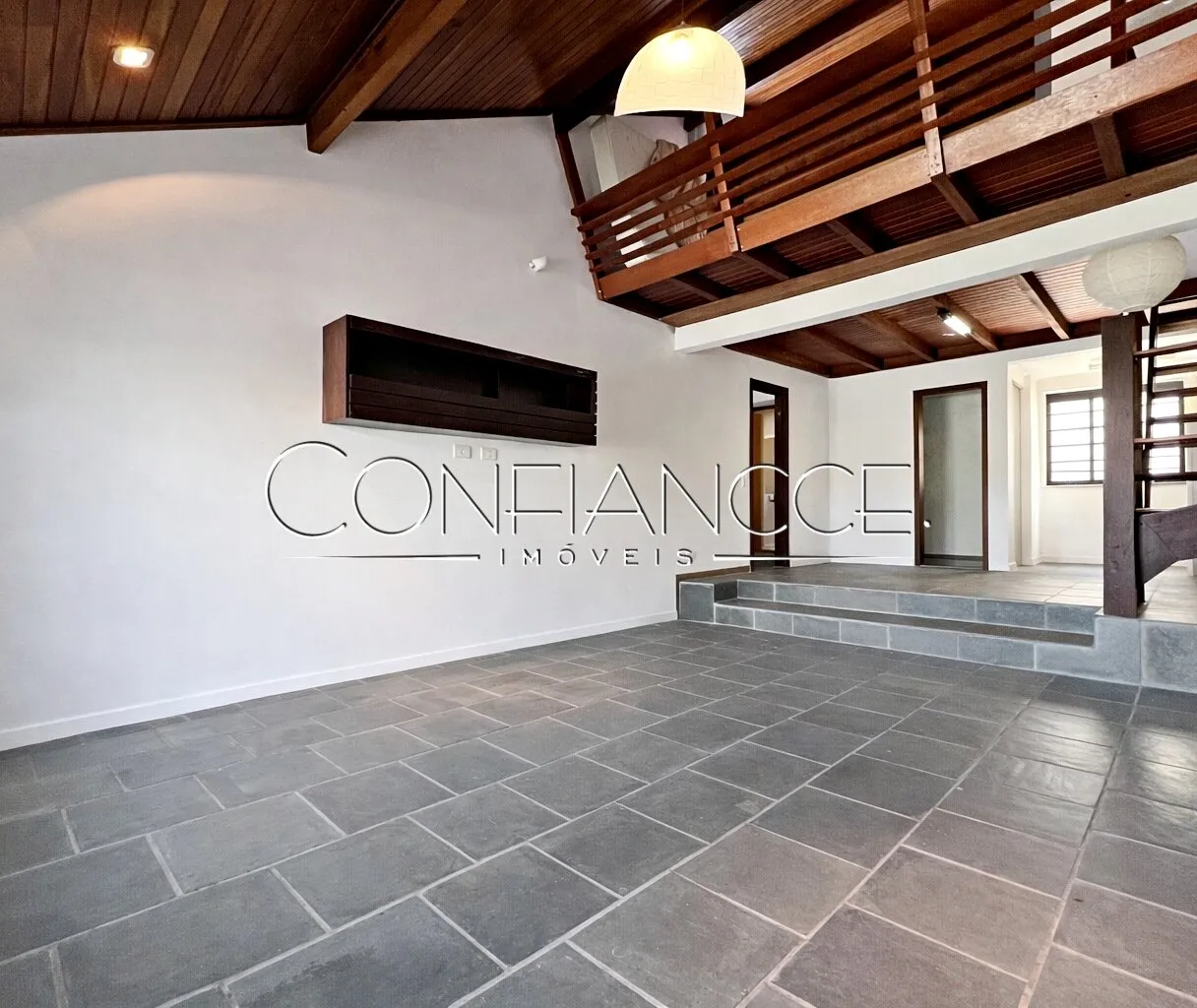 5-bedroom house with 1 suite, 4 parking spaces, 460 m² — photo 5
