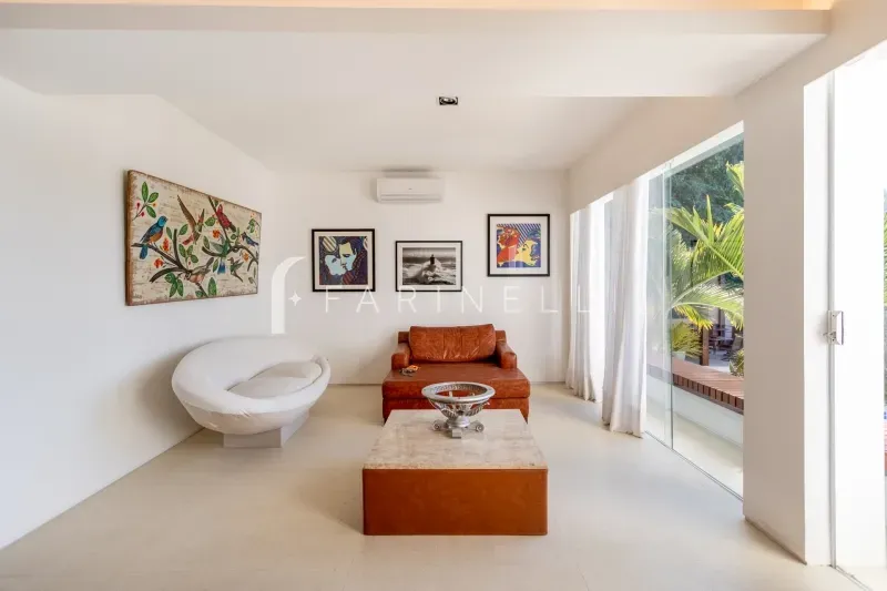 House with 5 bedrooms and 5 bathrooms with water views — photo 18