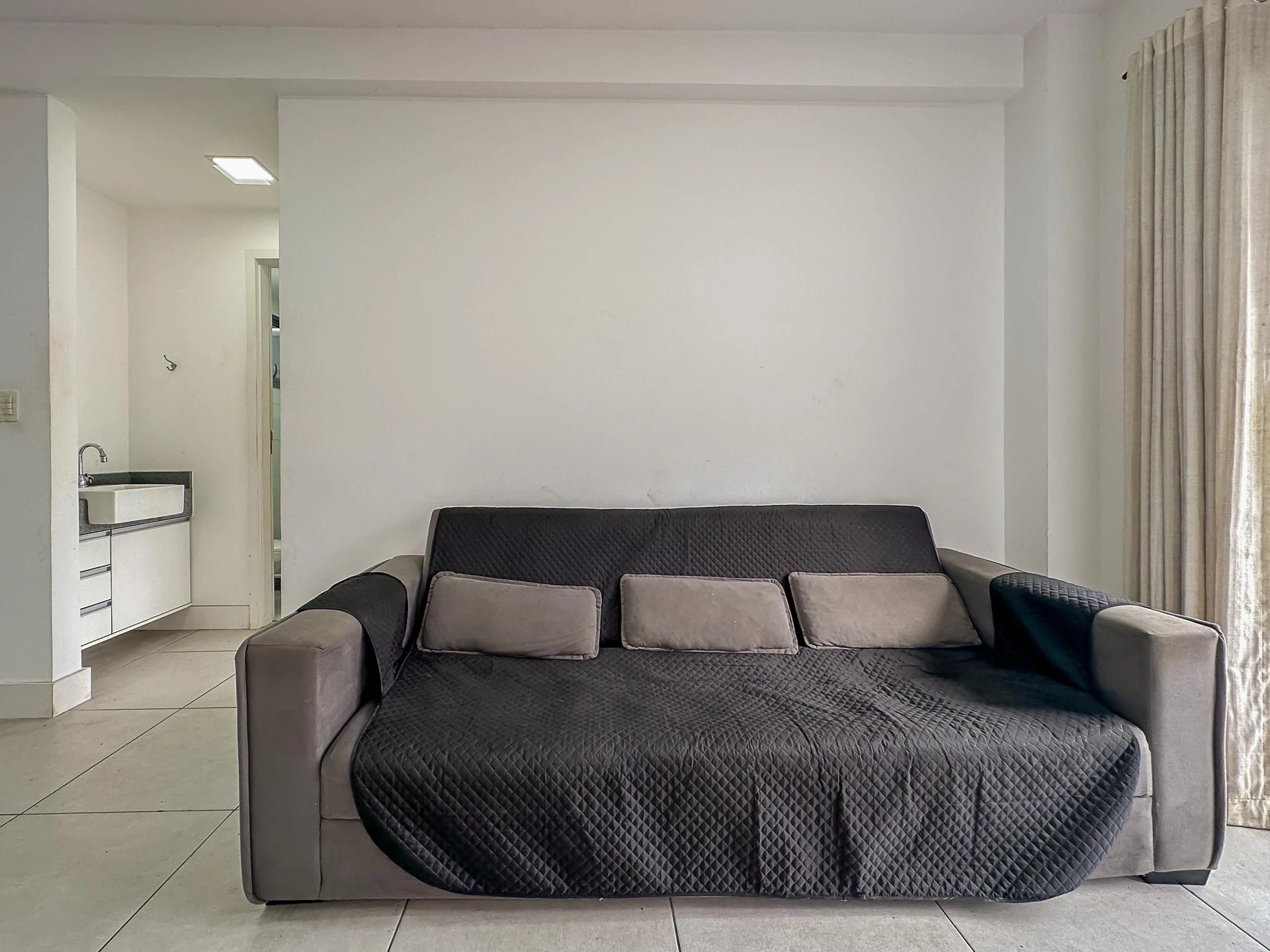 Furnished apartment, 42 m², with a glass-enclosed balcony — photo 42