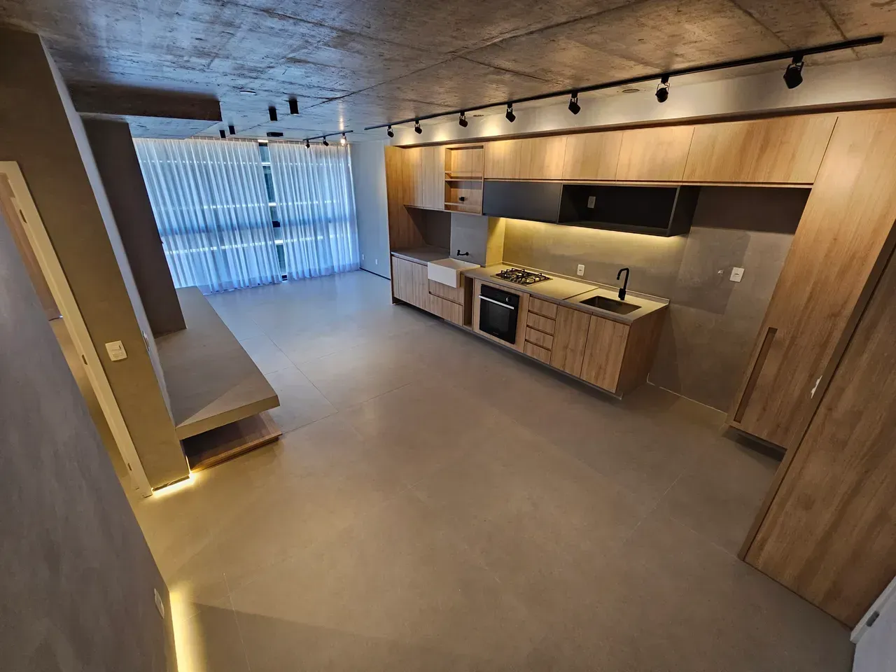 3-bedroom apartment with balcony and open kitchen — photo 14