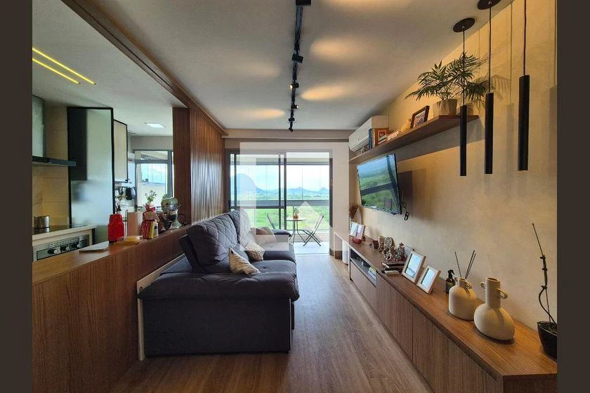 Glass-enclosed balcony in a 2-bedroom apartment, 82 m² — photo 4