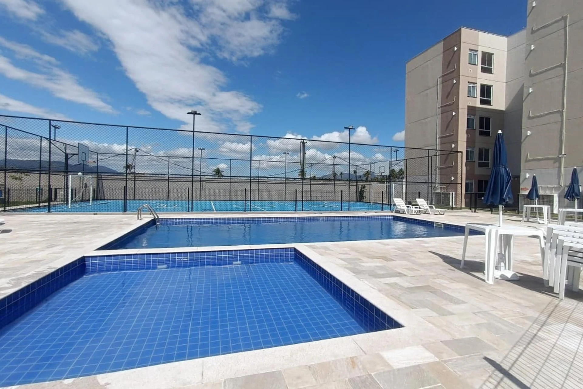 Apartamento de 2 quartos em condomínio com piscina — photo 20