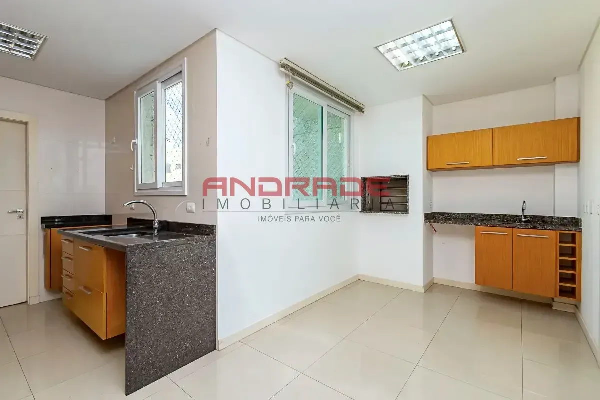 Apartment with 3 bedrooms and glass balcony — photo 17