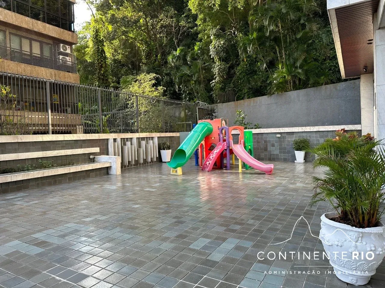 Apartamento con 4 dormitorios y balcón acristalado — photo 32