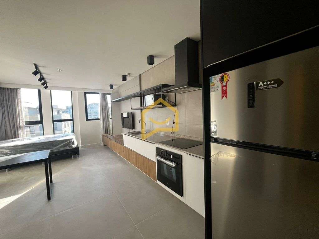 Studio of 36 m² with an open-plan kitchen — photo 2