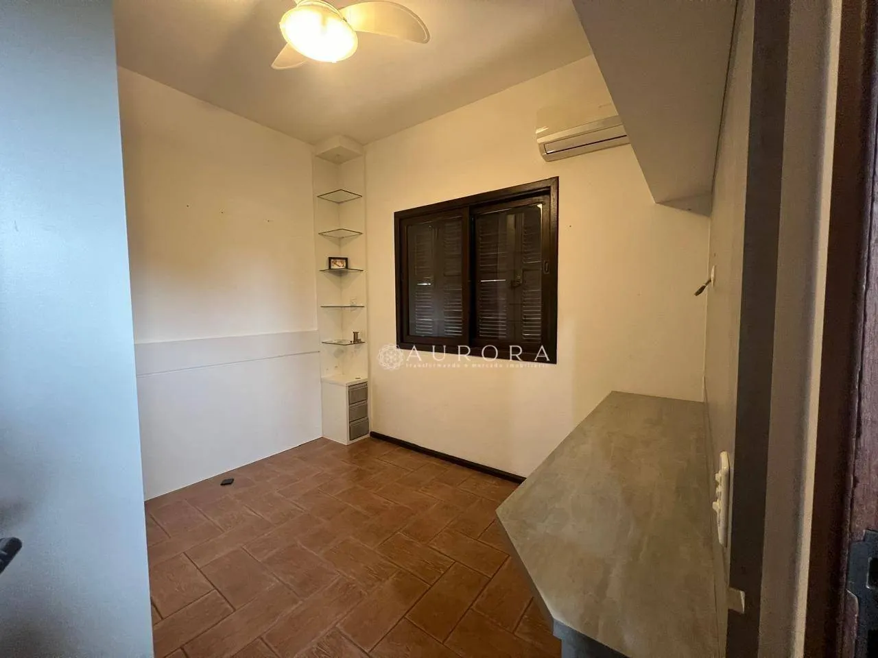 Casa de 4 dormitorios con cocina cerrada y cocina a gas — photo 22
