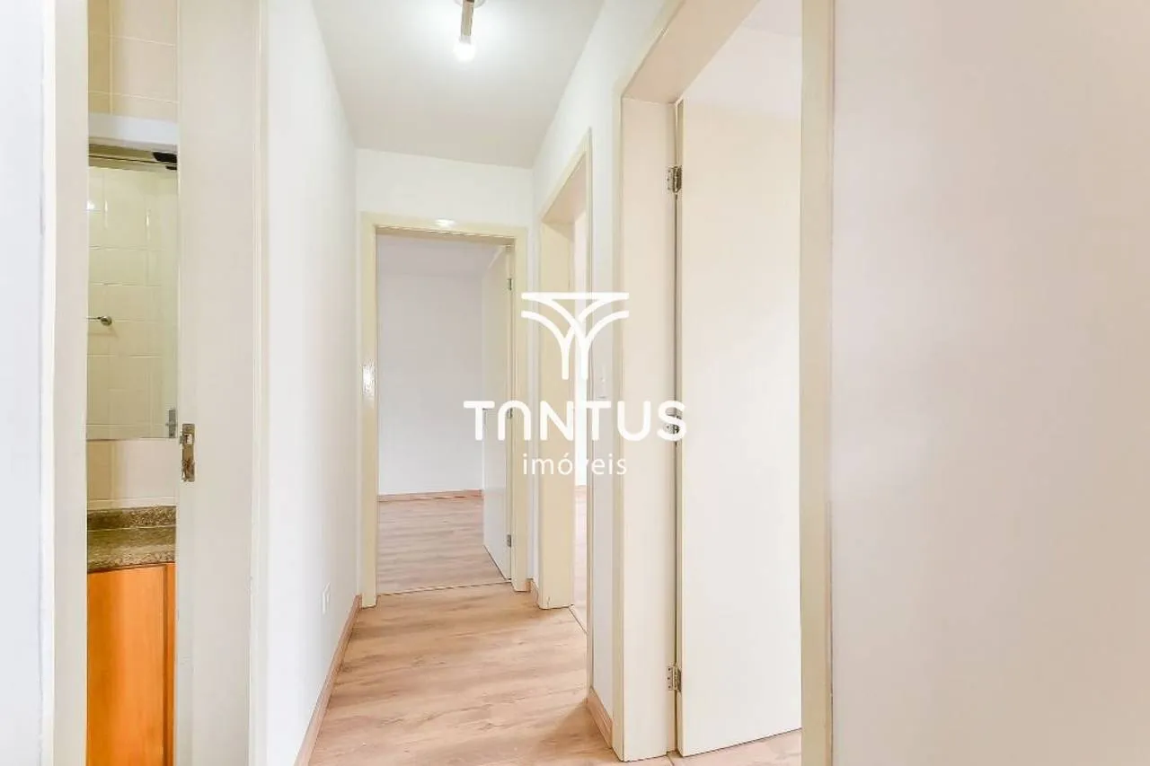 Wood or laminate floors in a 3-bedroom apartment, 80 m² — photo 5