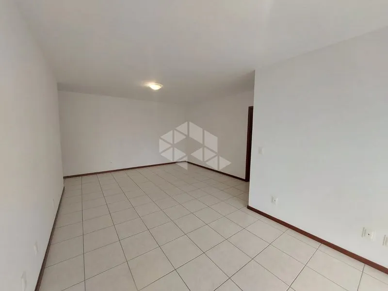 Apartamento de 3 quartos em condomínio com piscina — photo 17