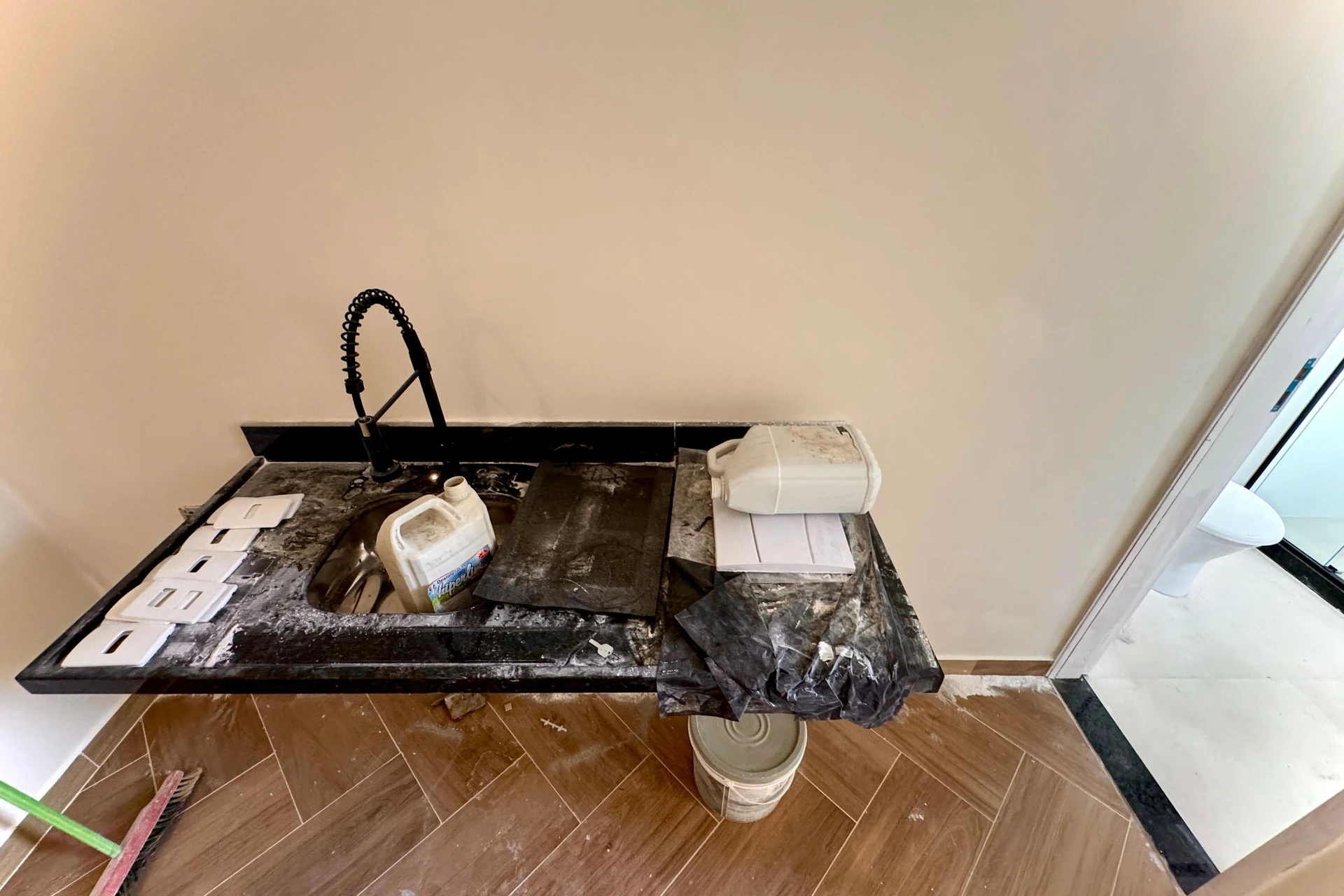 Apartamento de 1 dormitorio con cocina abierta y cocina a gas — photo 17