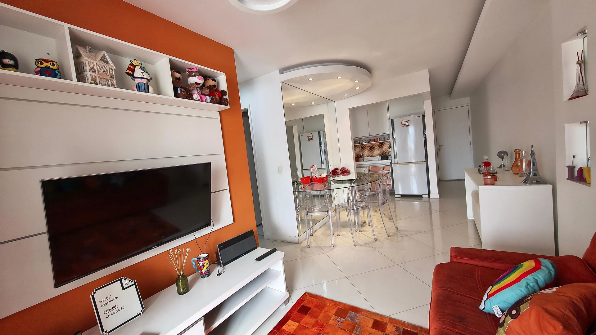 One-bedroom apartment in a building with a gym — photo 25