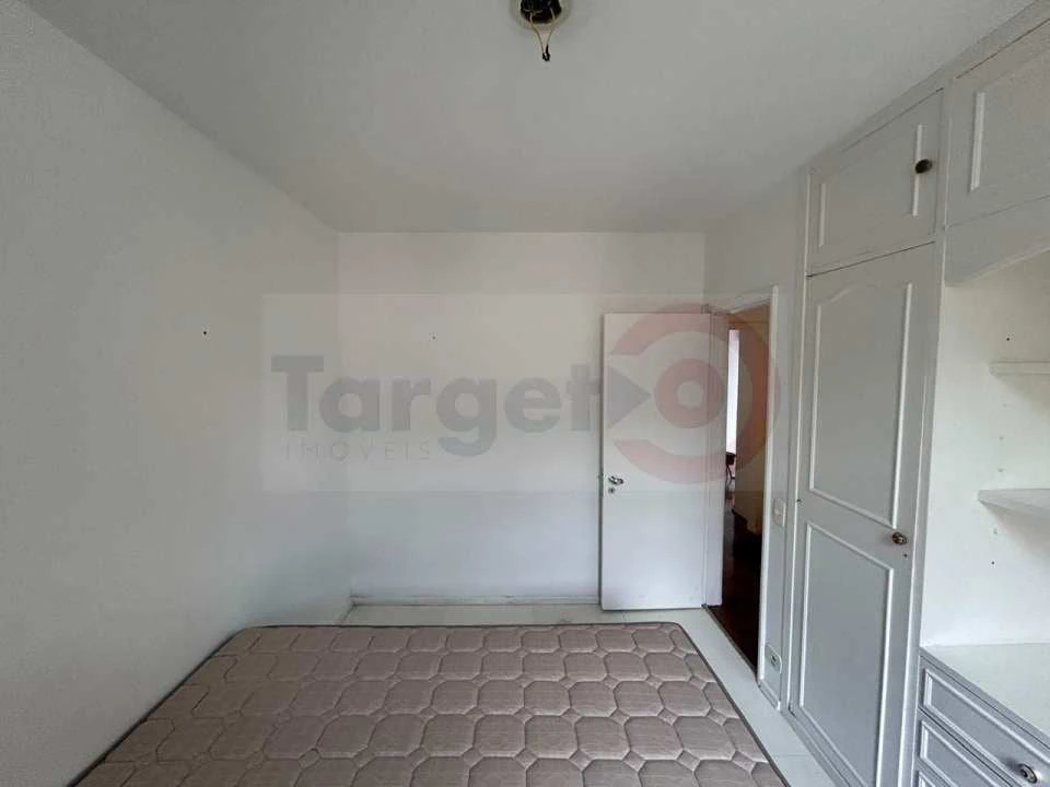 2-bedroom apartment with wood or laminate floors — photo 14