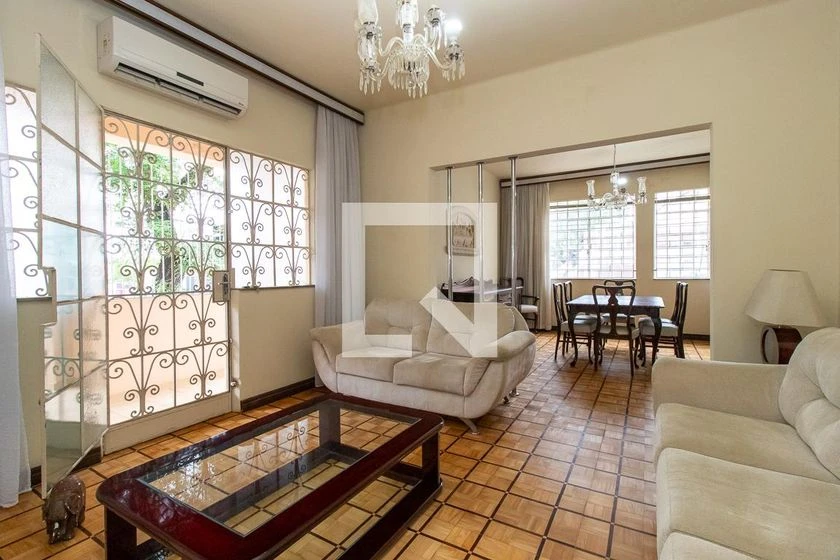 House with 5 bedrooms and a private BBQ area