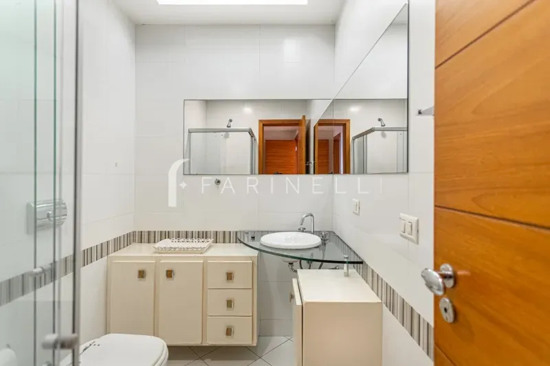 Apartamento de 4 quartos com janelas do chão ao teto — photo 17