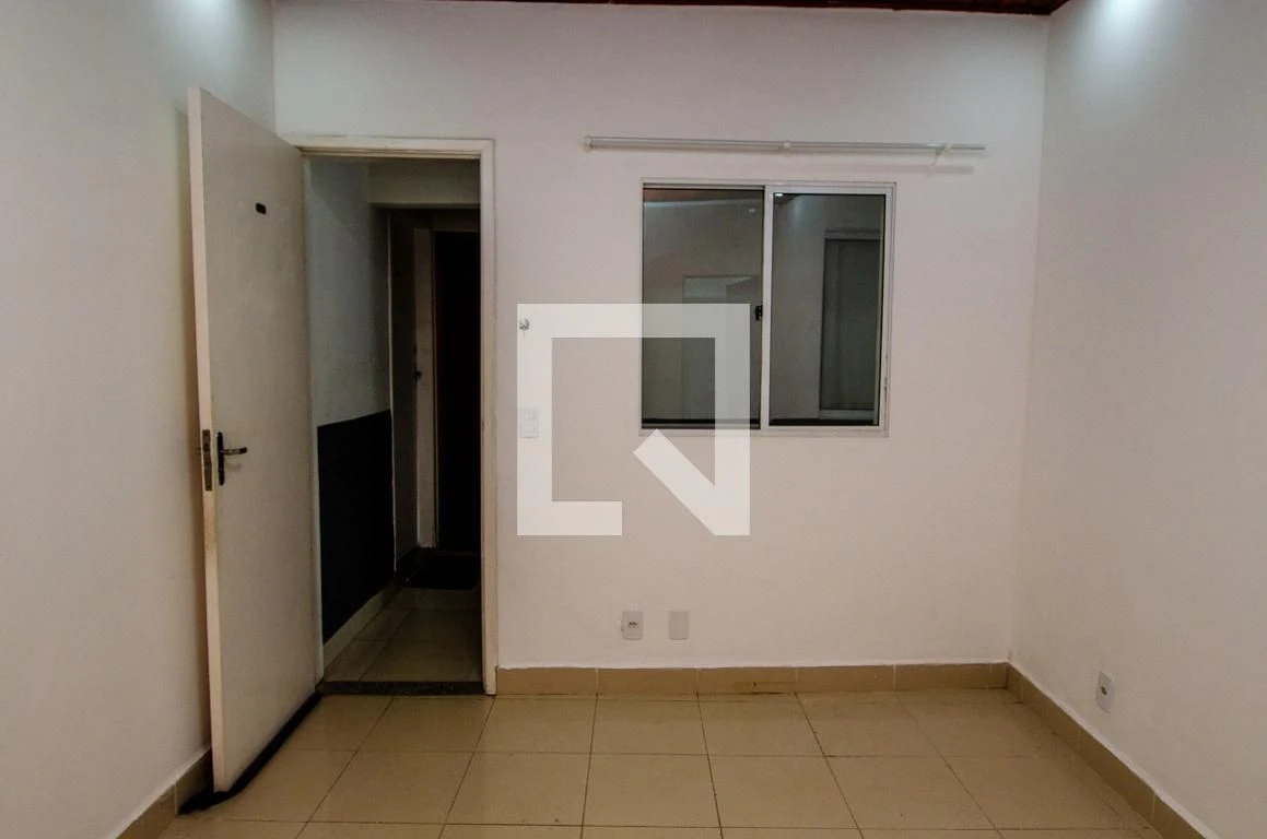 Unfurnished 1-bedroom apartment with a washing machine — photo 11