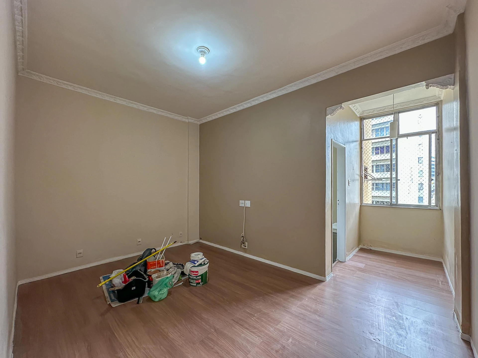 Wood or laminate floors in a one-bedroom apartment, 62 m² — photo 14