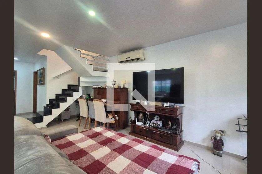 Condominium house with 4 bedrooms and a gas stove — photo 8