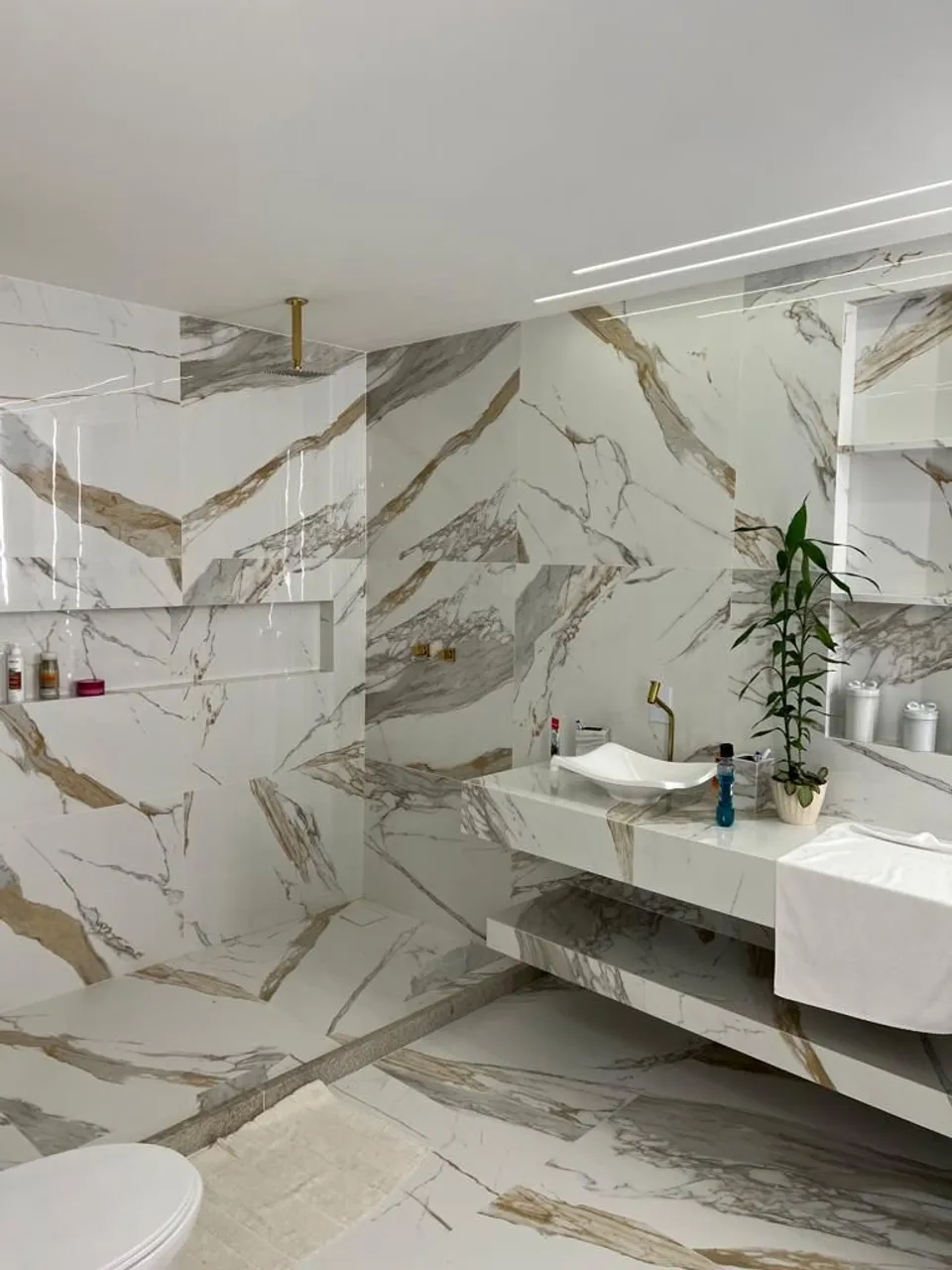 4 quartos e janelas do piso ao teto: casa de 428 m² — photo 20