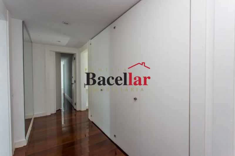 380 m² apartment with 4 en-suite bedrooms and 7 baths — photo 23