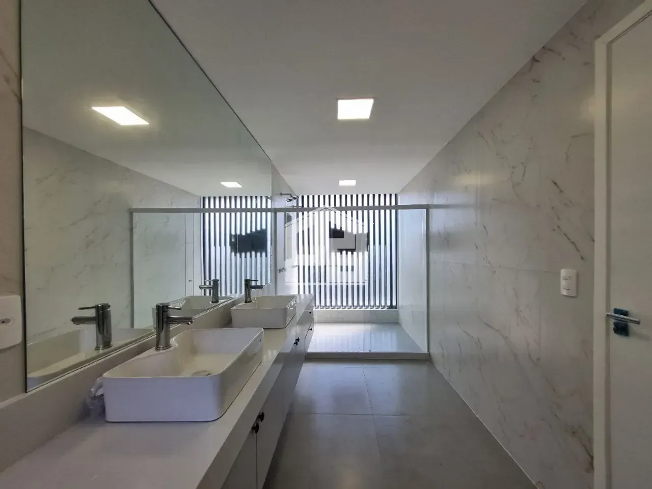 Triplex house with 4 bedrooms and 5 bathrooms, 2 parking — photo 9