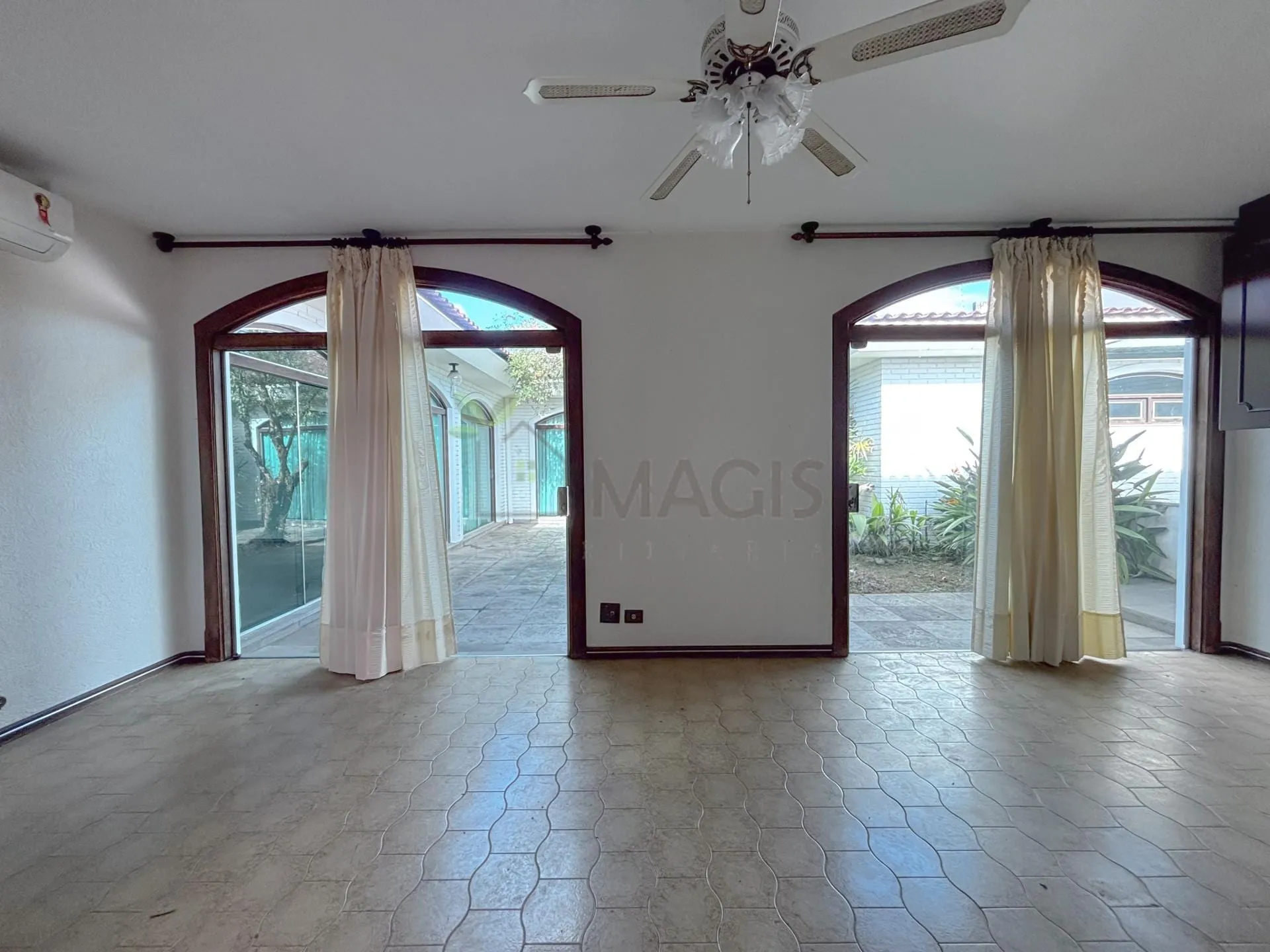 Будинок 604 м² з 4 спальнями та 4 ванними кімнатами — photo 53