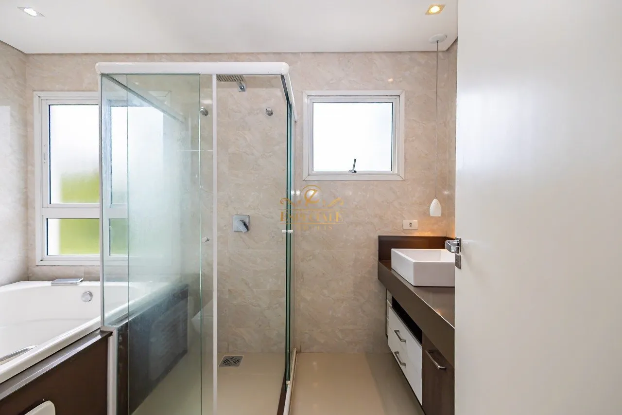 Condo house with 4 bedrooms and a private garden — photo 103