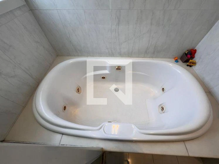 5-bedroom house with a bathtub in Rio de Janeiro — photo 18