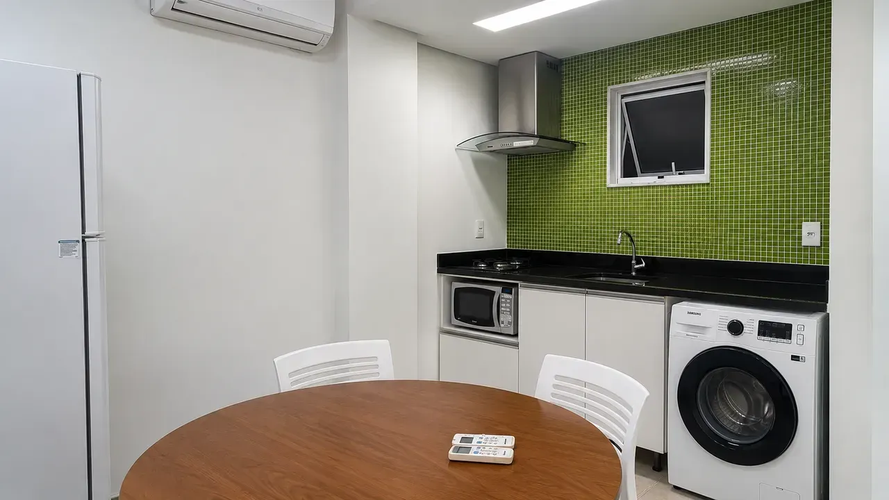 33 m² apartment with 1 bedroom and a glass shower — photo 5