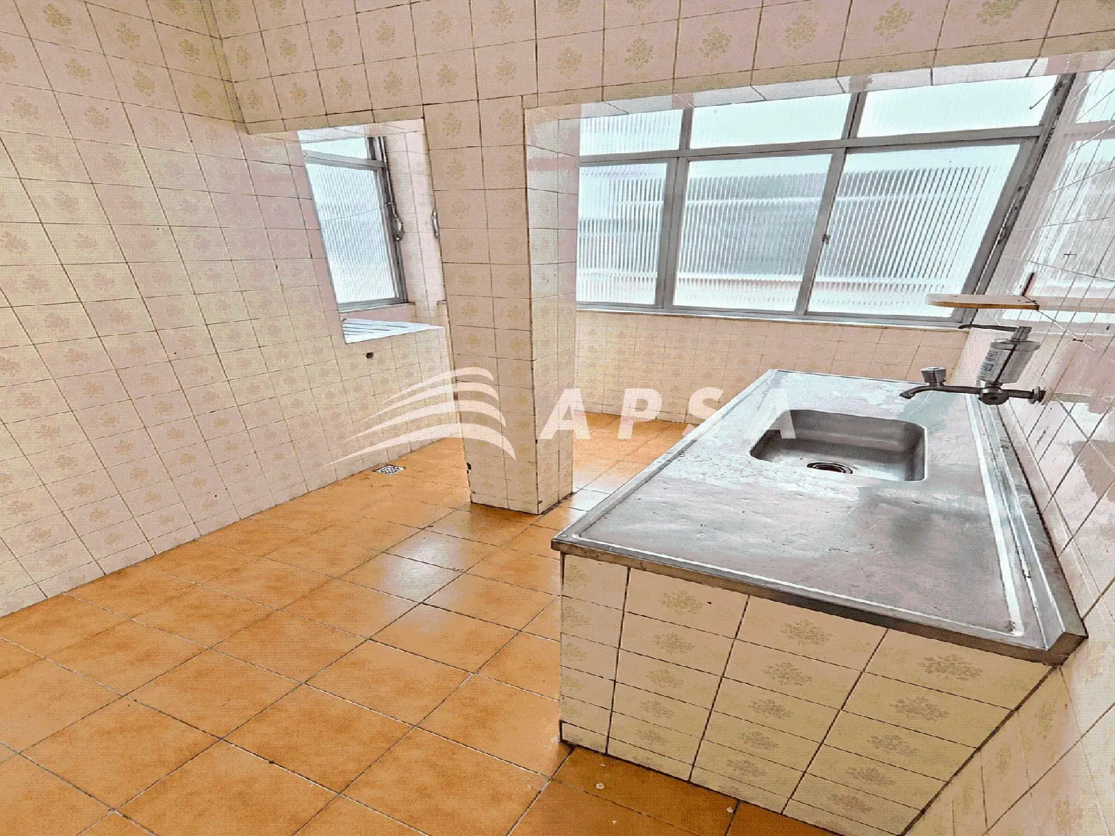 Apartment, 61 m², with wood or laminate floors — photo 3