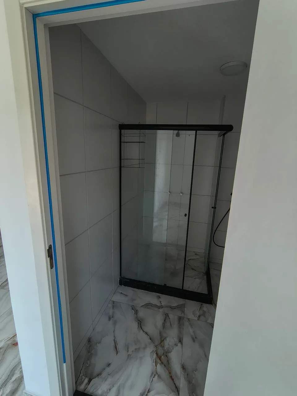 One-bedroom apartment in a building with a gym — photo 6